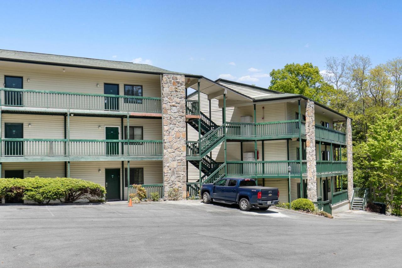 Bear Cub Retreat Apartment Gatlinburg Exterior photo